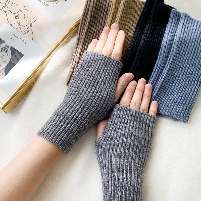 Short Cable Knit Fingerless Gloves - Color_11
