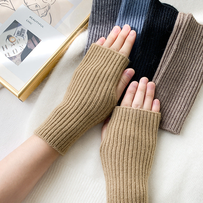 Short Cable Knit Fingerless Gloves - Color_13