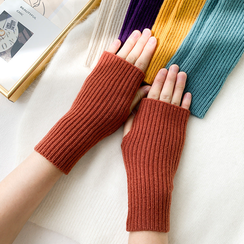 Short Cable Knit Fingerless Gloves - Color_14