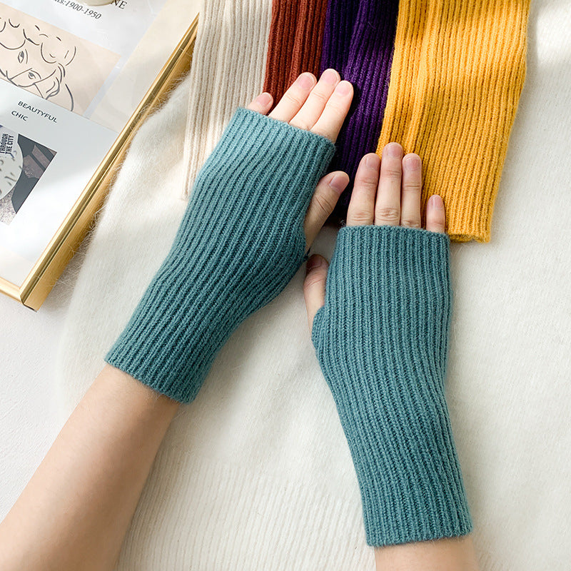 Short Cable Knit Fingerless Gloves - Color_15