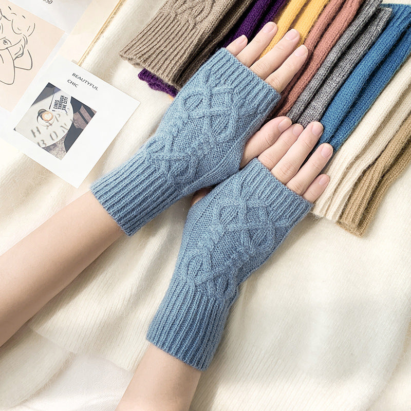 Short Cable Knit Fingerless Gloves - Color_17