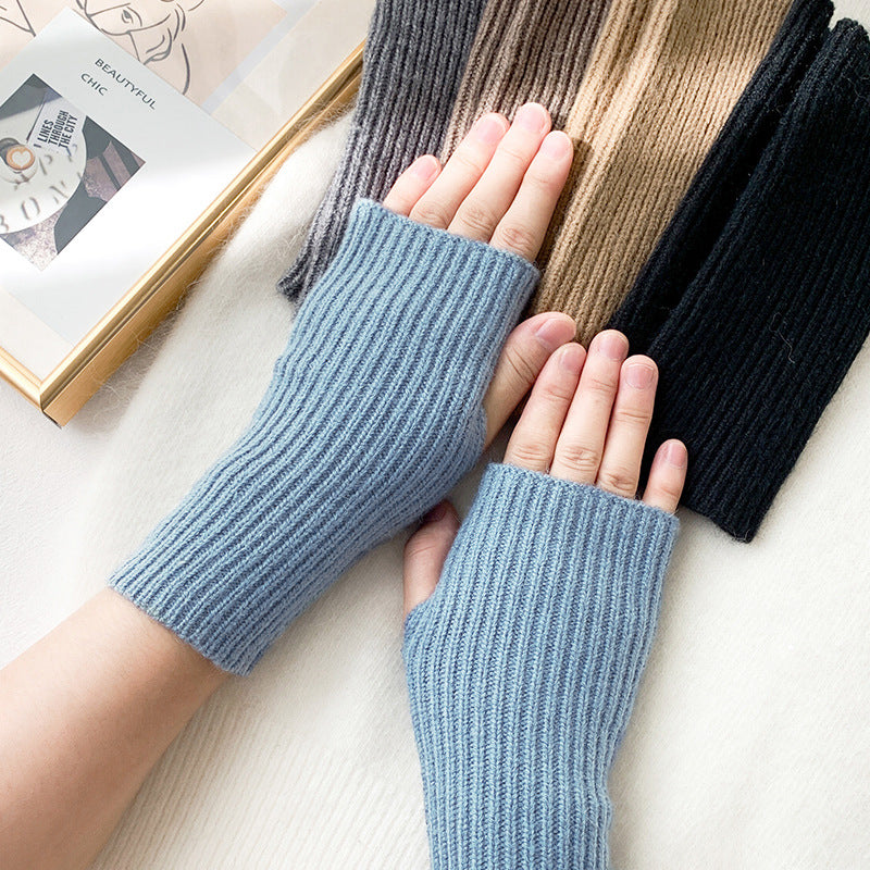 Short Cable Knit Fingerless Gloves - Color_18