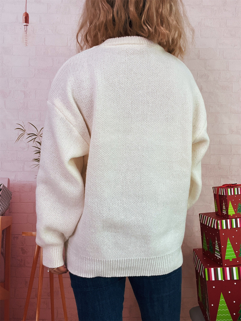 Mini Scarf Applique Crewneck Knit Sweater - White - 10