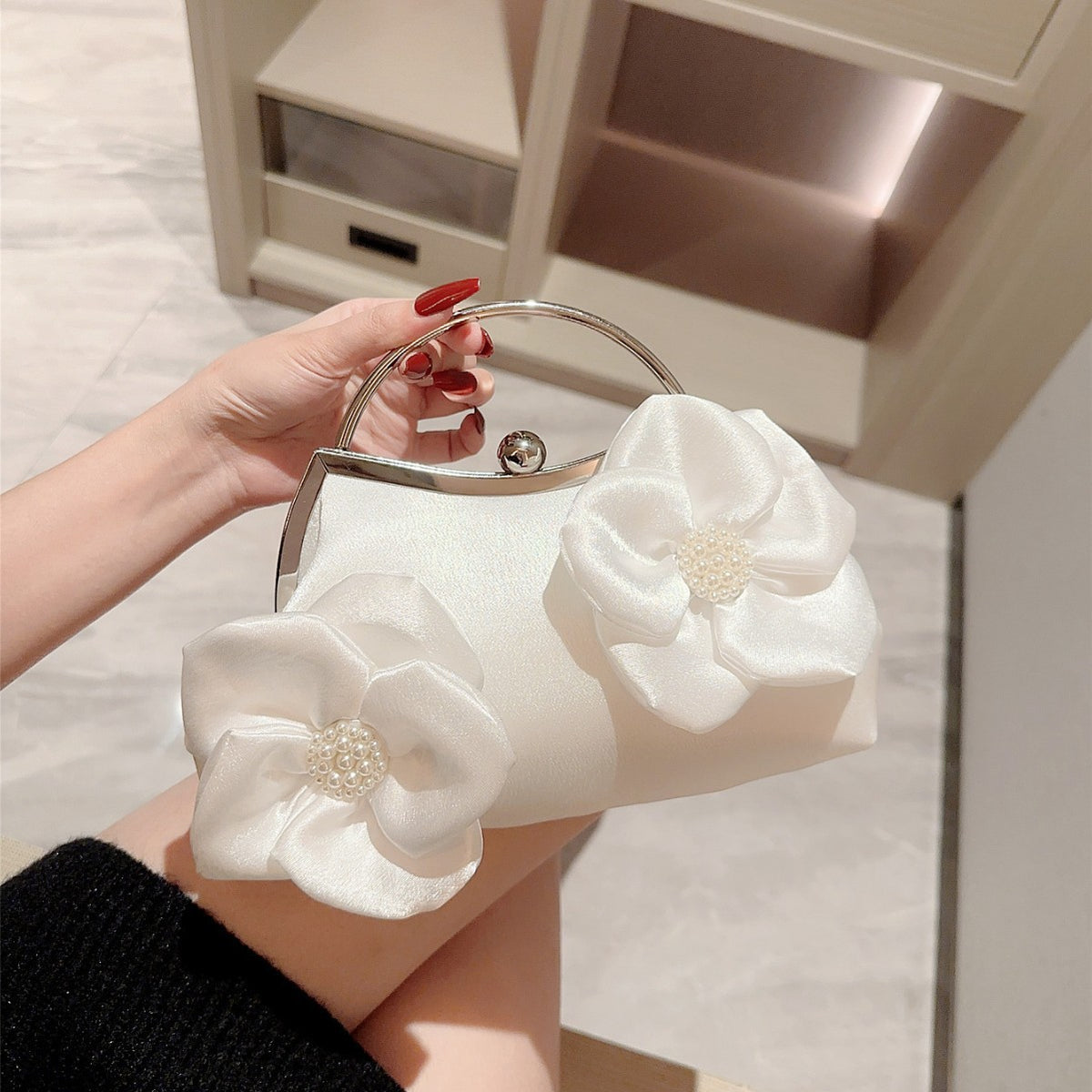 Flower Bow Frame Top Handle Clutch - White