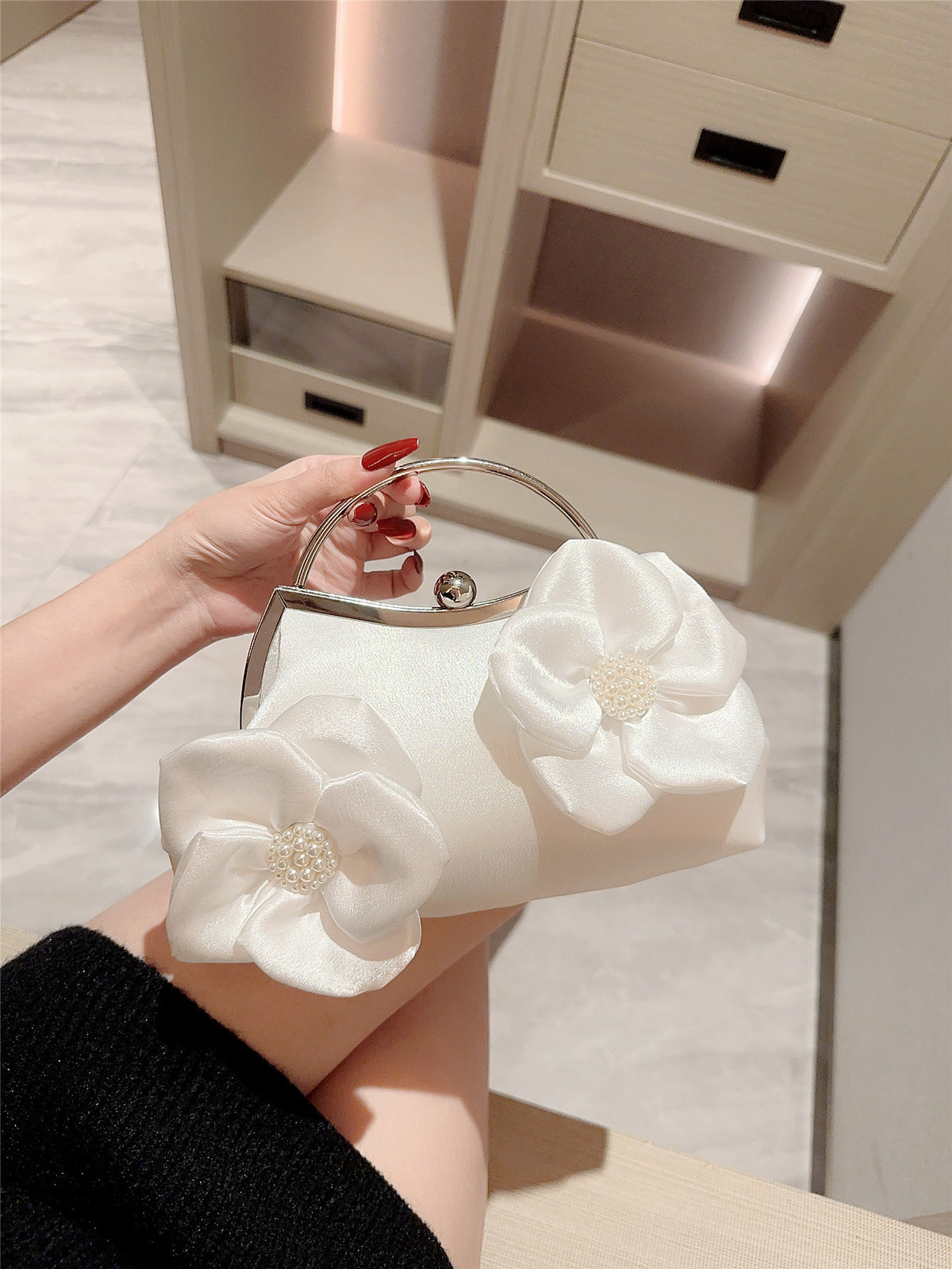 Flower Bow Frame Top Handle Clutch