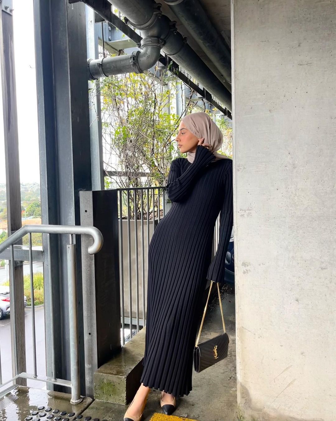 Long Sleeve Ribbed Knit Flared Hem Maxi Dress - Black