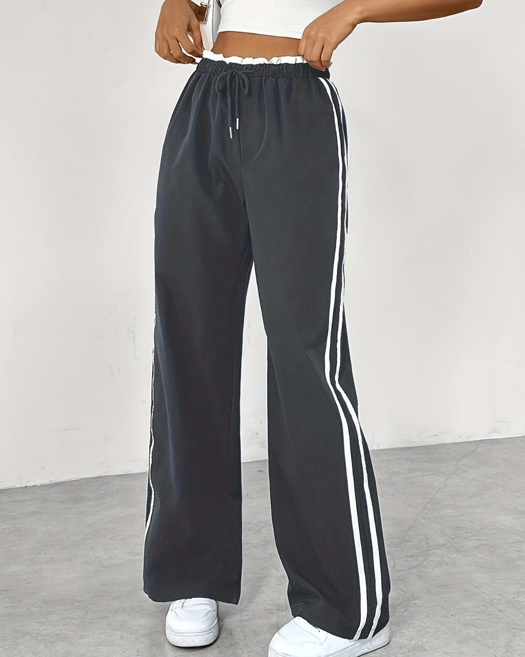 Wide Leg Drawstring Sweatpants With Side Stripes - Grey