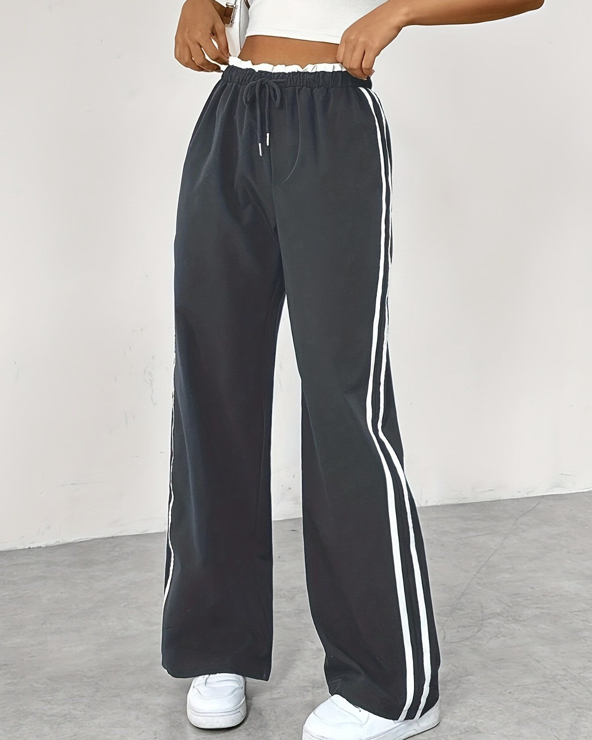 Wide Leg Drawstring Sweatpants With Side Stripes - Grey