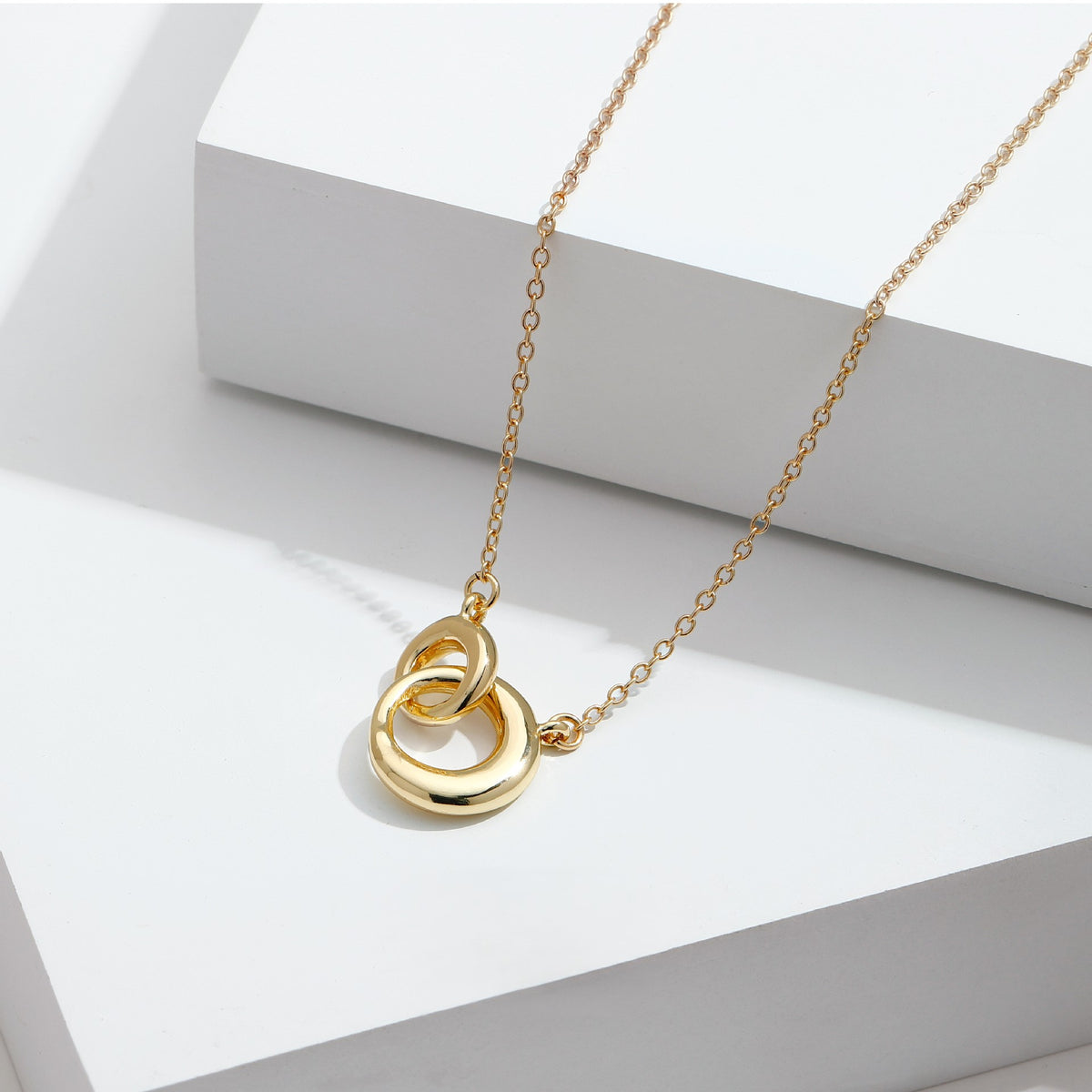 Interlocking Double Circle Pendant Necklace - Gold - 2