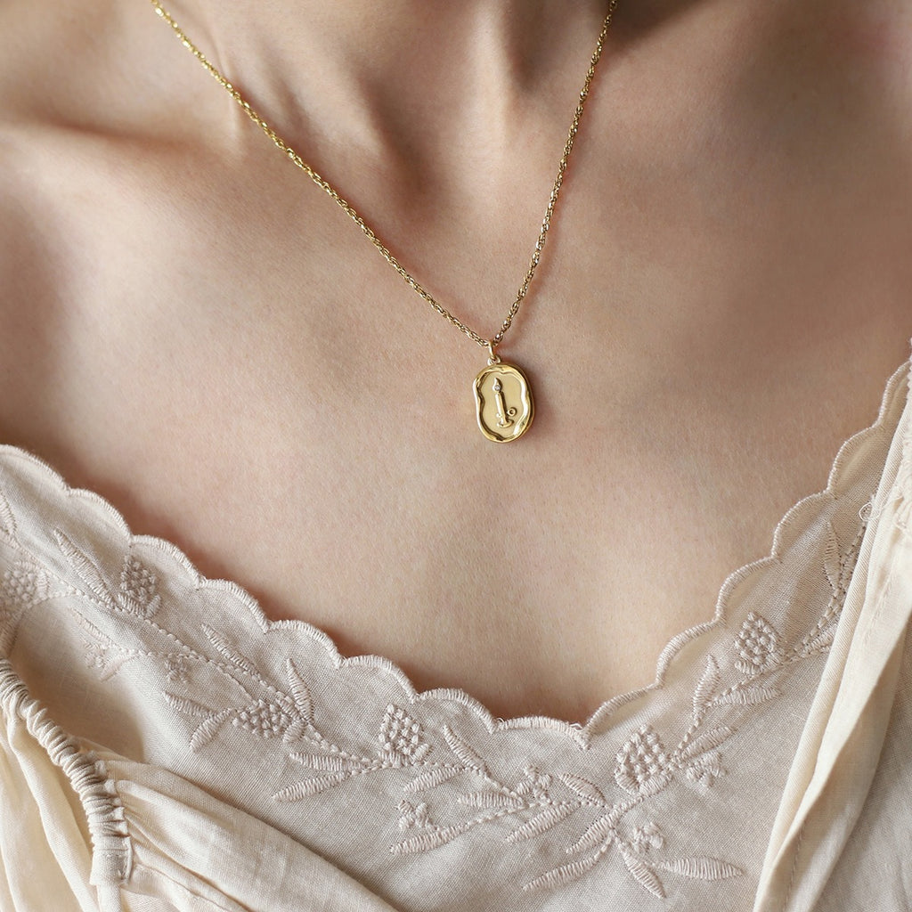 Embossed Candle Oval Pendant Necklace - Gold - 3