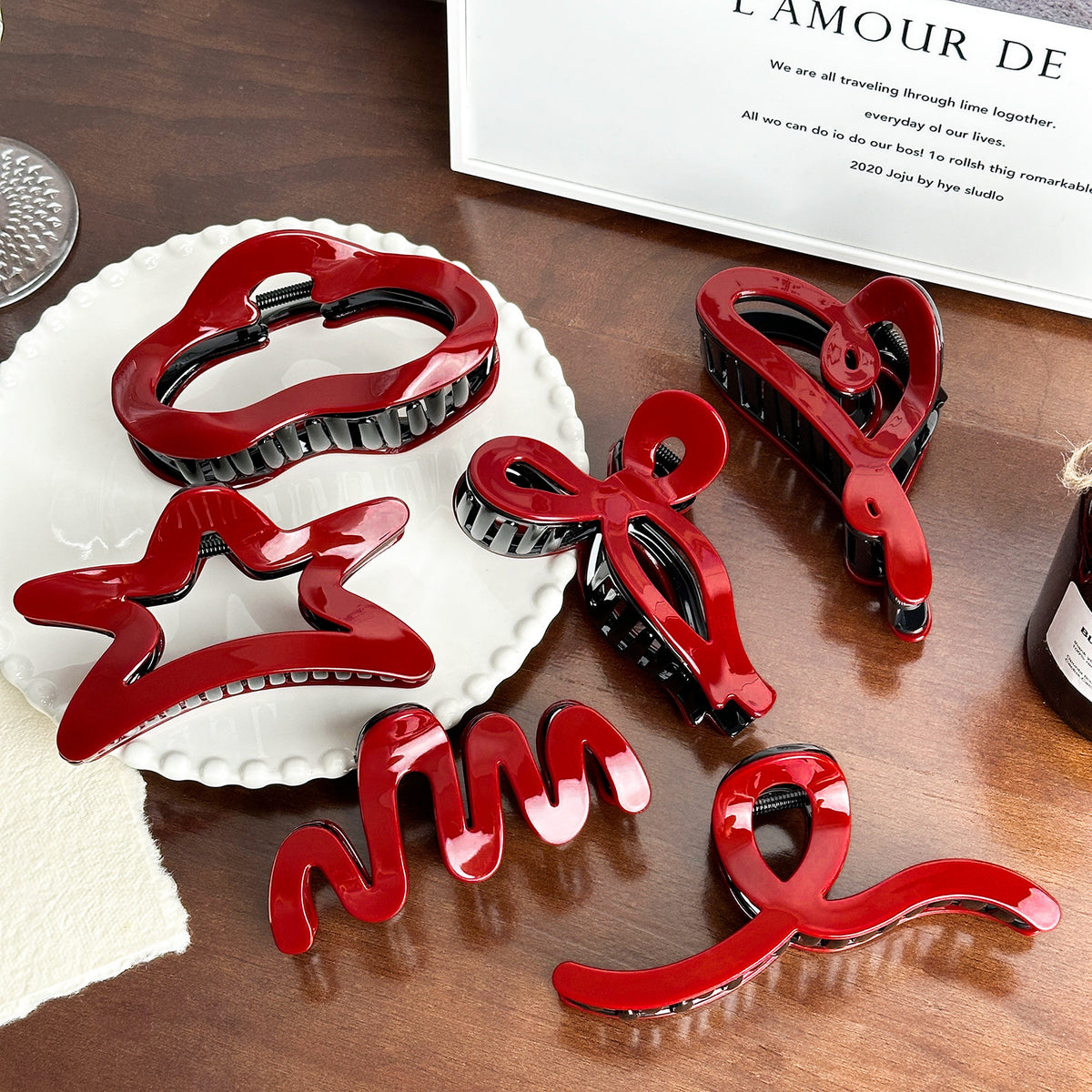 Glossy Sculpted Shape Hair Claw