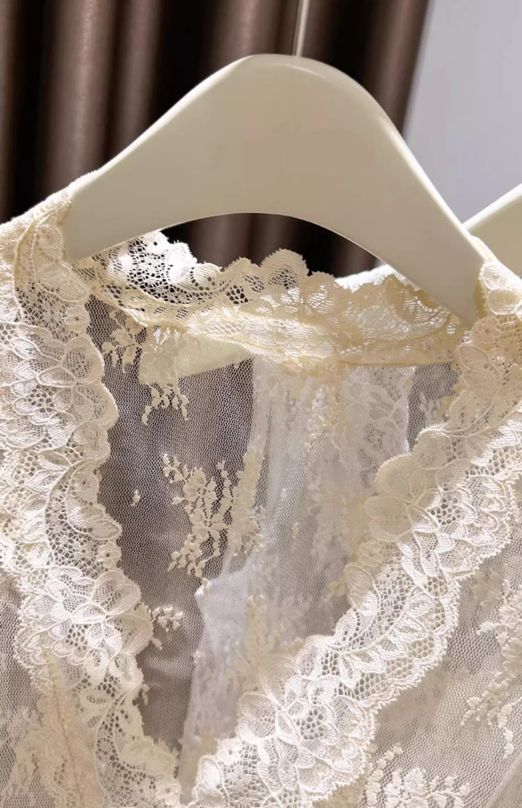 Delicate Floral Lace Scalloped Tank Top - Beige - 2