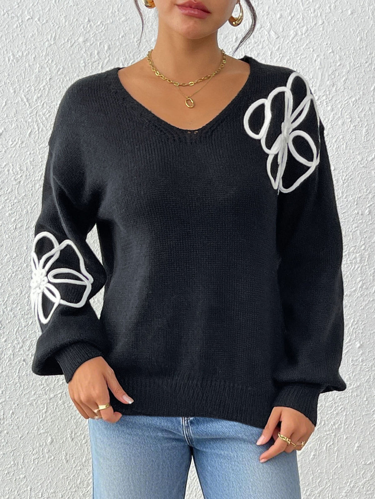 Outline Flower Embroidery V Neck Sweater - Black