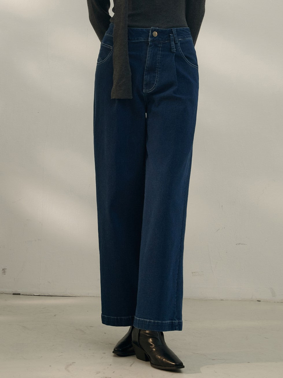 Dark Wash Pleated Wide Straight Jeans - Blue - 4