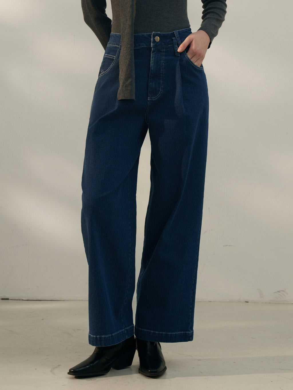 Dark Wash Pleated Wide Straight Jeans
