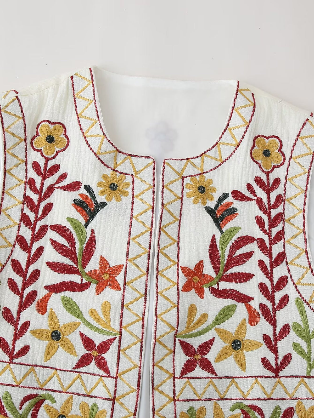 Floral Embroidered Sleeveless Cropped Cardigan - White - 3