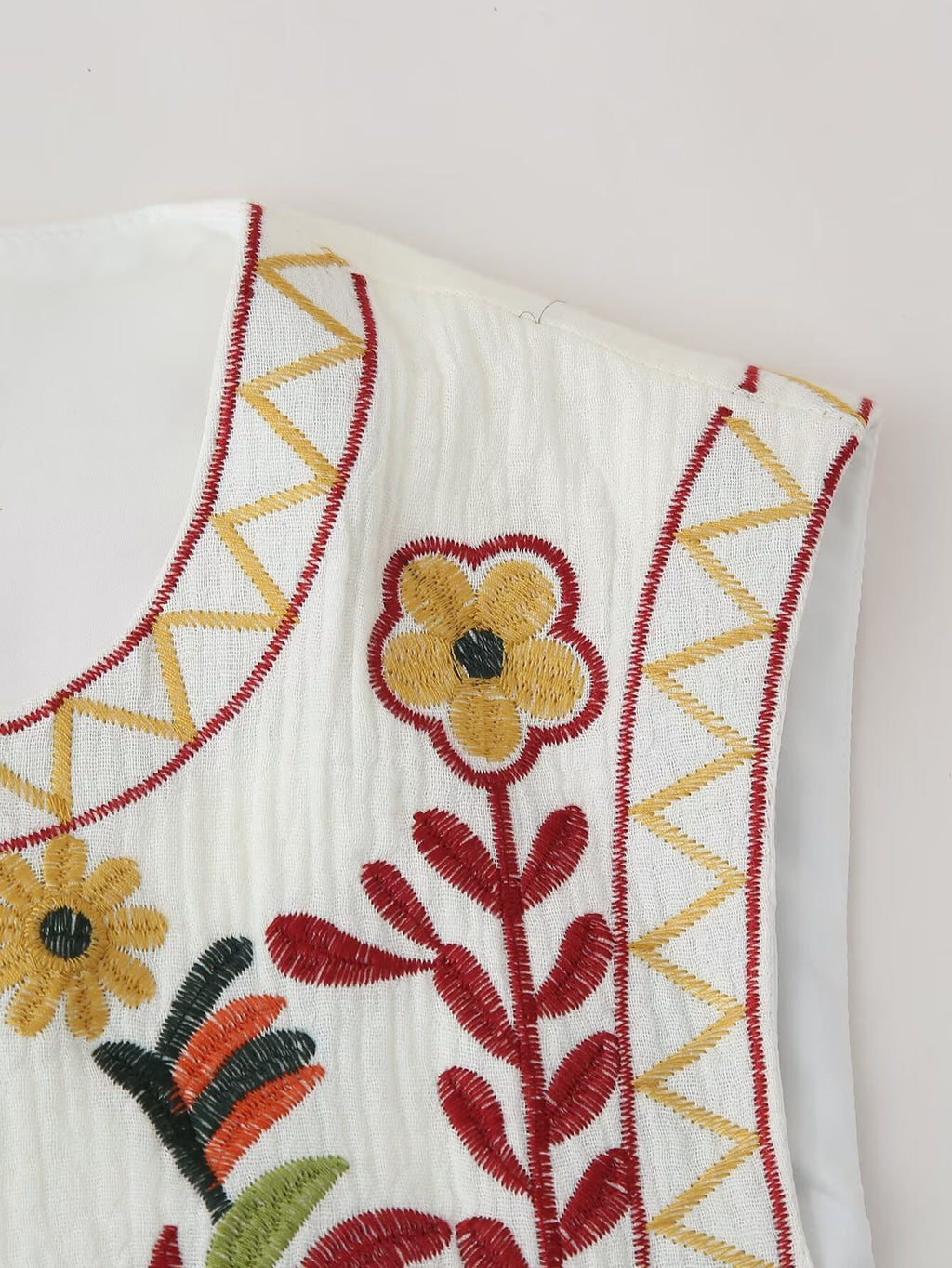 Floral Embroidered Sleeveless Cropped Cardigan - White - 5