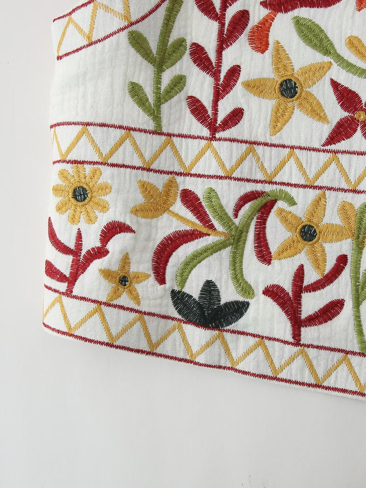 Floral Embroidered Sleeveless Cropped Cardigan - White - 7