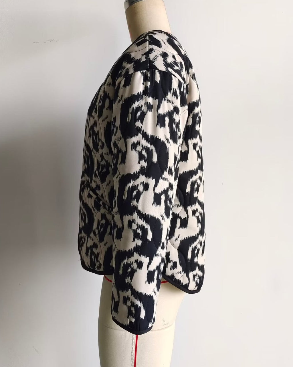 Ikat Print Collarless Quilted Jacket - Black - 2
