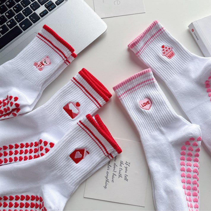 Heart Sole Embroidered Crew Grip Socks - Letter - 3