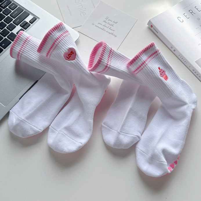 Heart Sole Embroidered Crew Grip Socks - Letter - 4