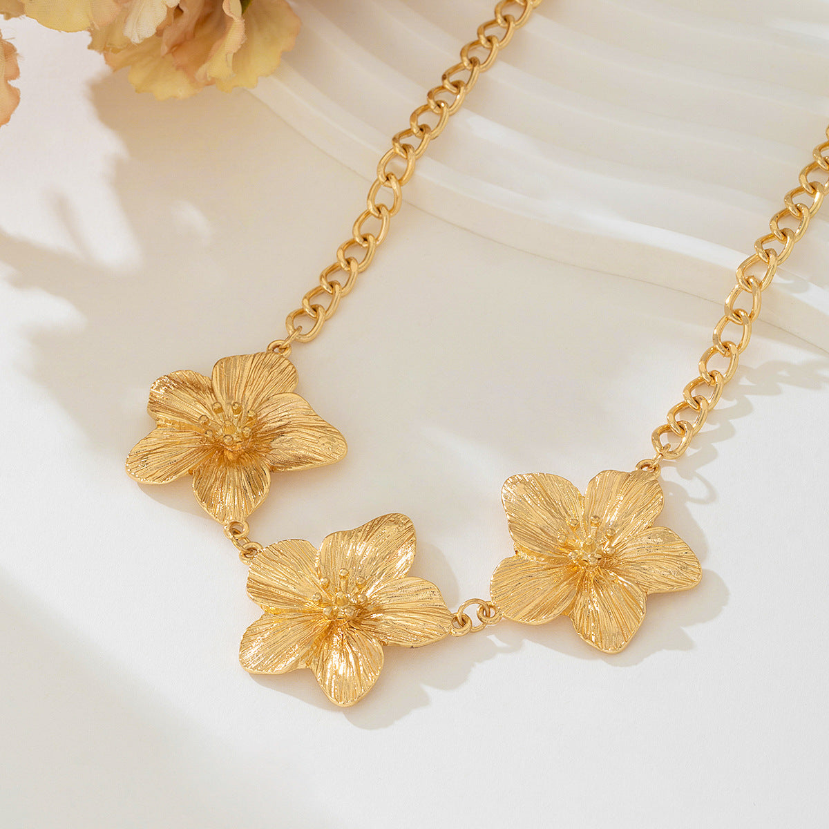 Five Petal Flower Chunky Chain Necklace - Necklace