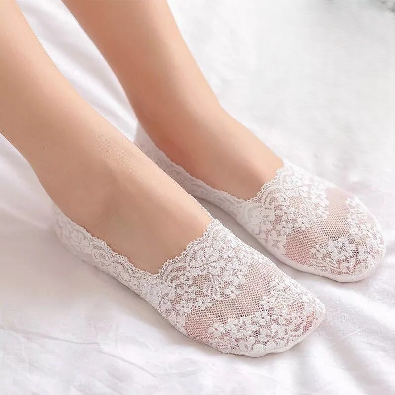 Lace Trim No Show Liner Socks - white