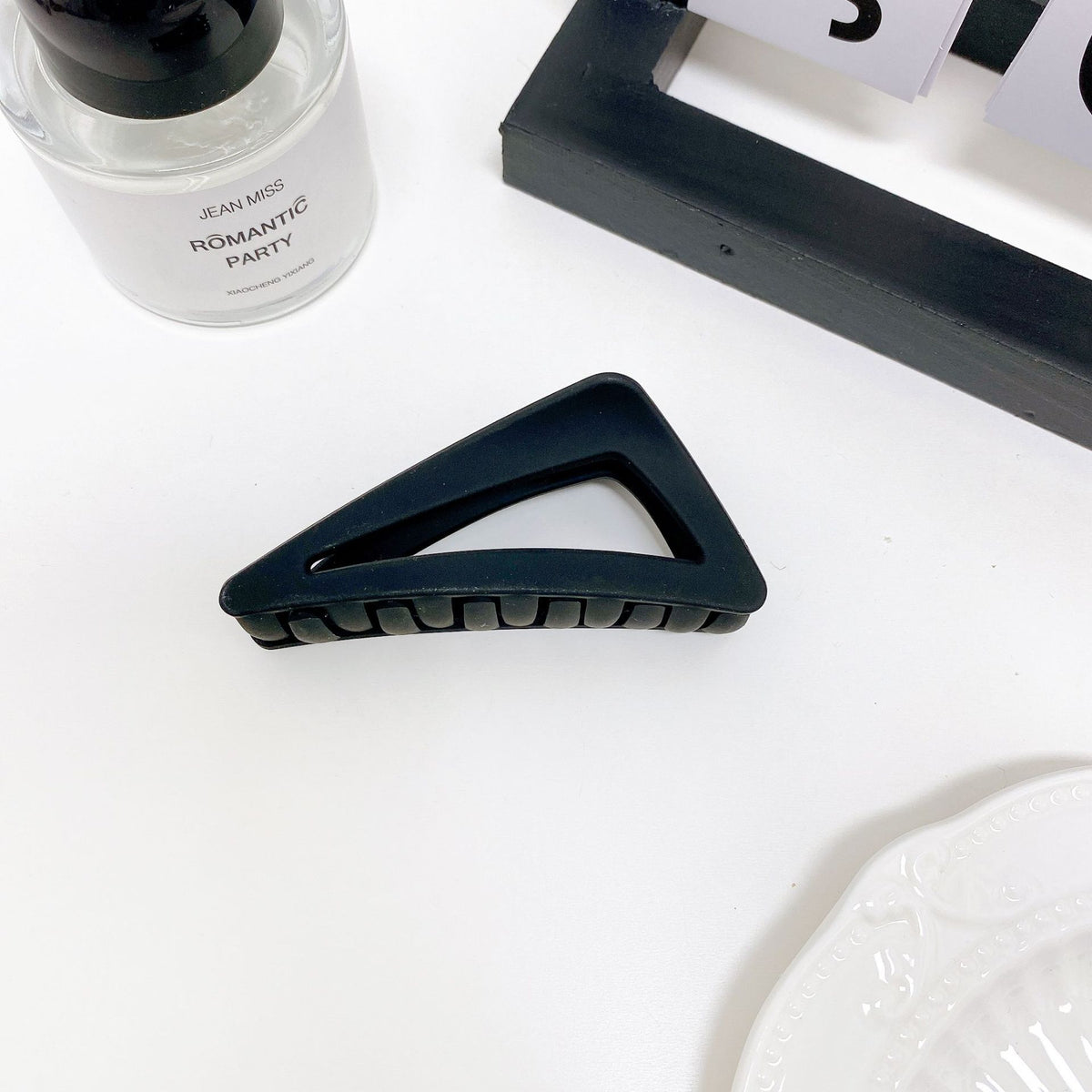 Matte Triangle Geometric Hair Claw Clip - Black