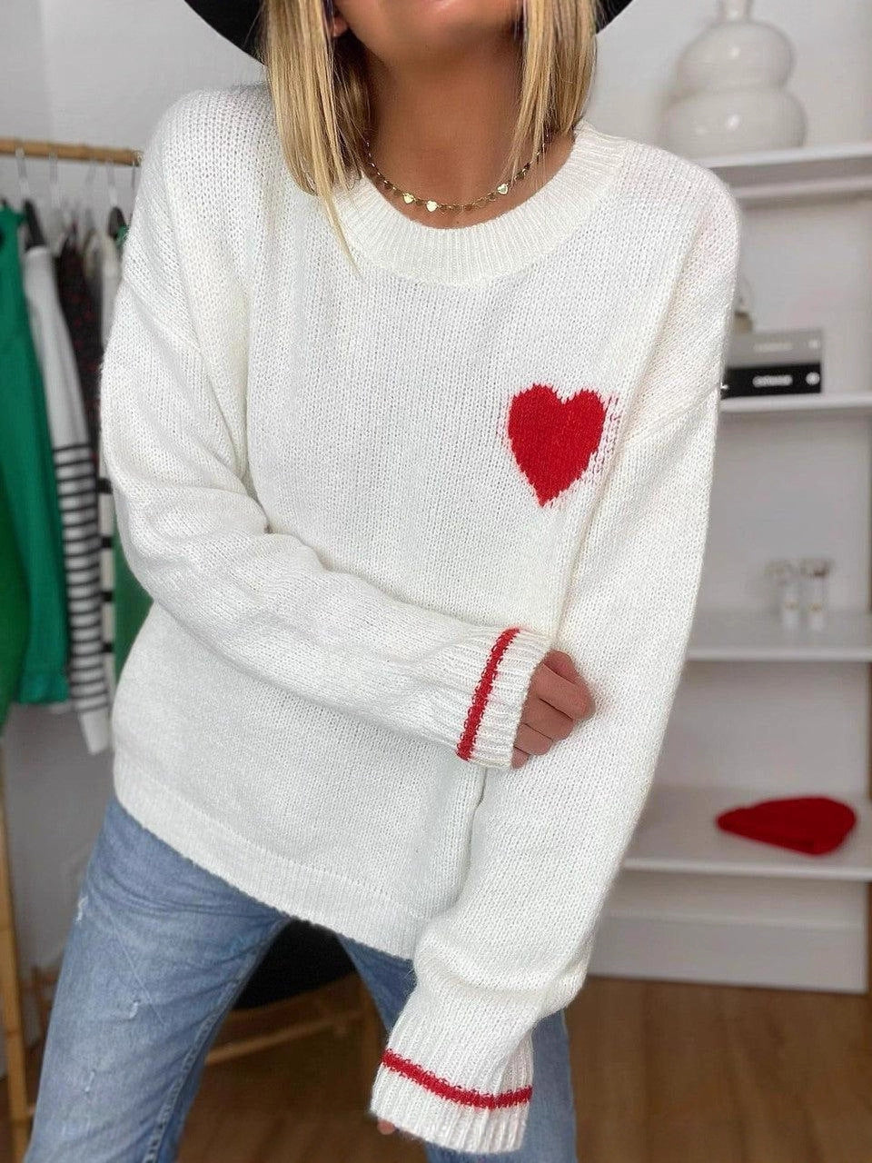 Heart Motif Crew Neck Pullover Sweater - White