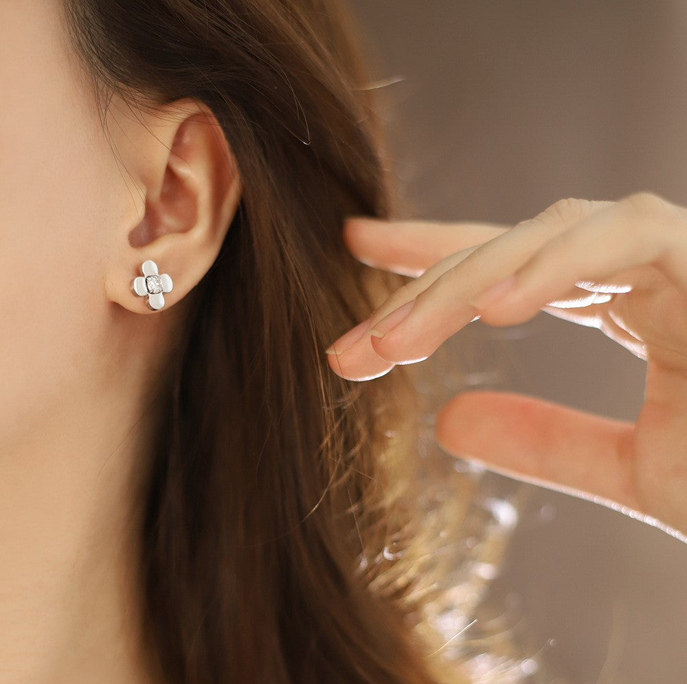 Tiny Clover Flower Crystal Stud Earrings - Silvery - 3