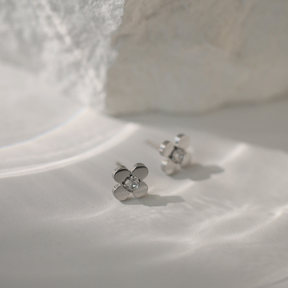 Tiny Clover Flower Crystal Stud Earrings - Silvery - 4